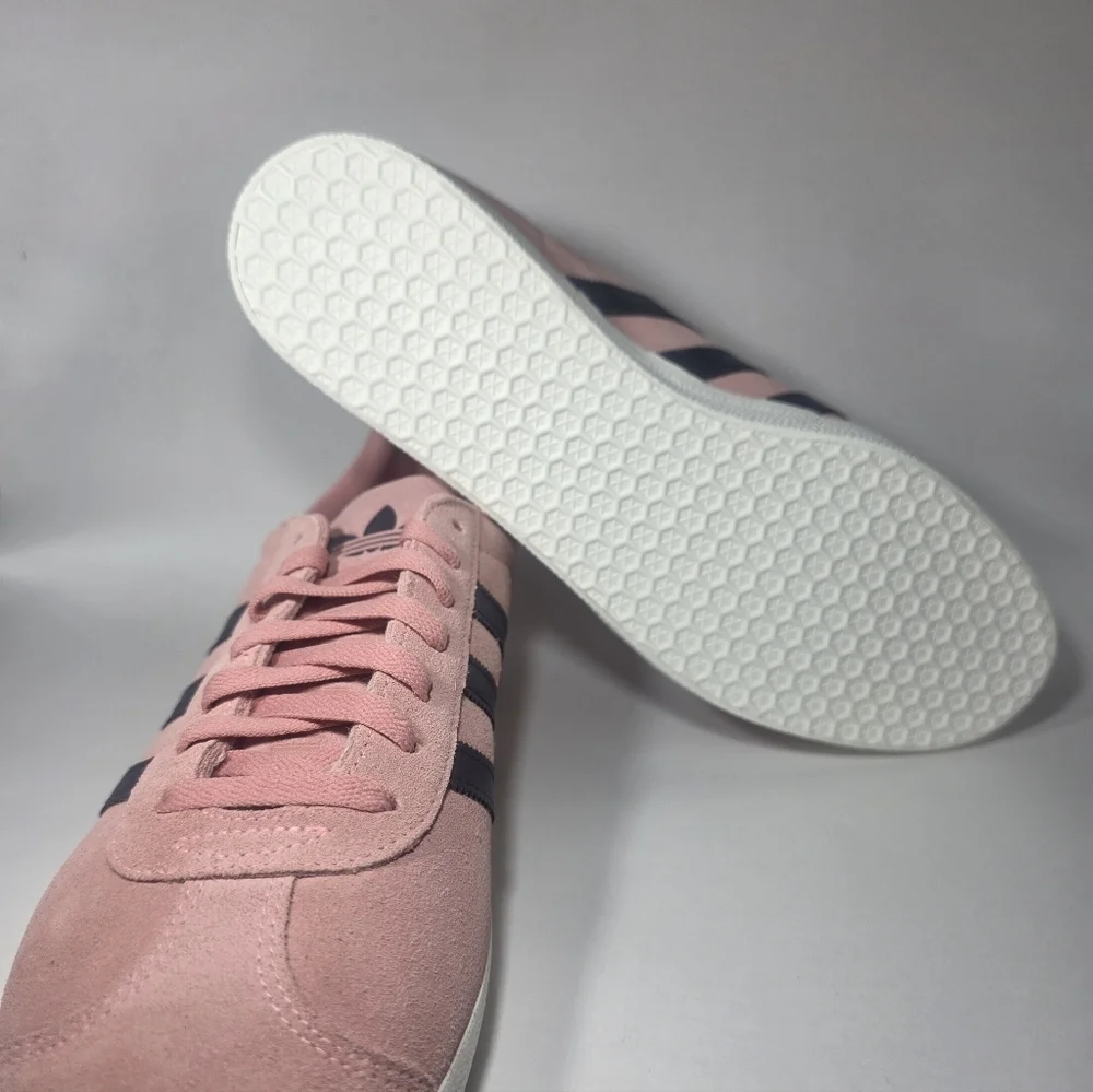 Adidas Gazelle Men’s 11.5 Pink Suede Black Stripe Classic Sneakers New Box